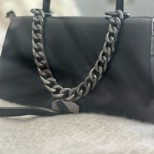 Black Women's Chain-Handle Shoulder Bag